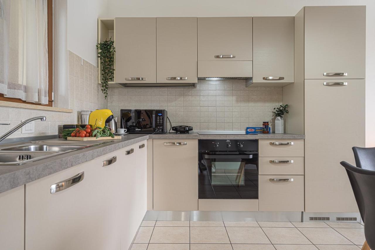 Hygge Family Apartment - One Step Away From The Lake!!! Sirmione Exterior foto